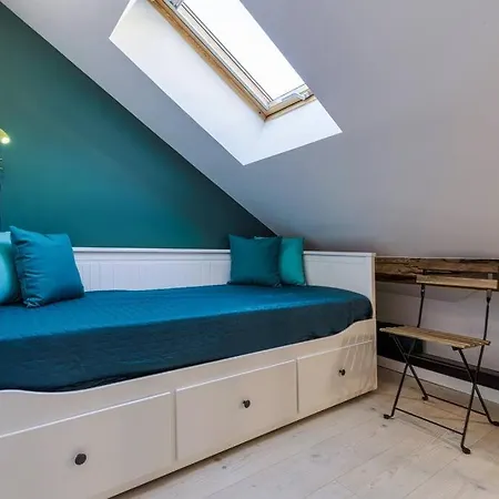 Epicia - Chic 2br In Center, Next To Train Station - By Cozee شقة شامونكس