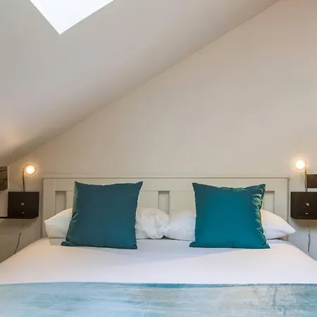 Epicia - Chic 2br In Center, Next To Train Station - By Cozee Apartamento *